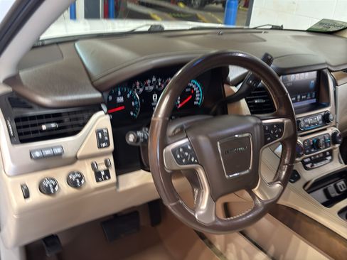 Used 2018 GMC Yukon Denali AWD/4WD image 19
