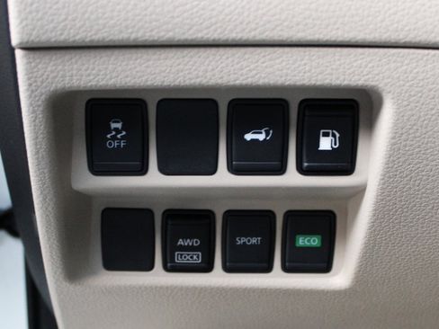 Used 2018 Nissan Rogue SV image 43