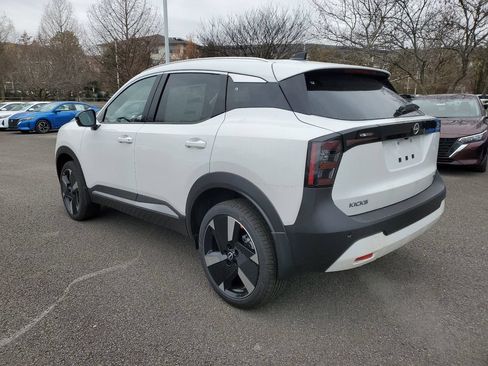 New 2026 Nissan Kicks SR FWD image 3