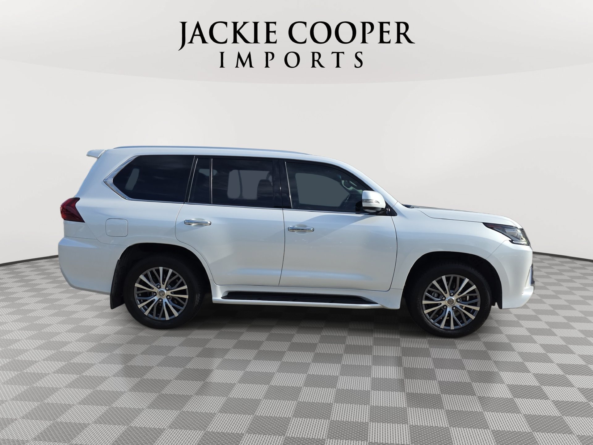Used 2019 Lexus LX 570 4WD w/ Luxury Package image 4