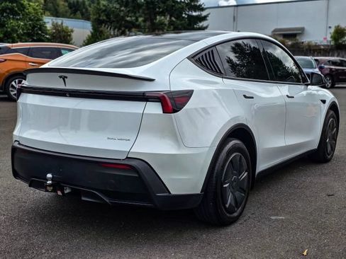 Used 2026 Tesla Model Y AWD image 11