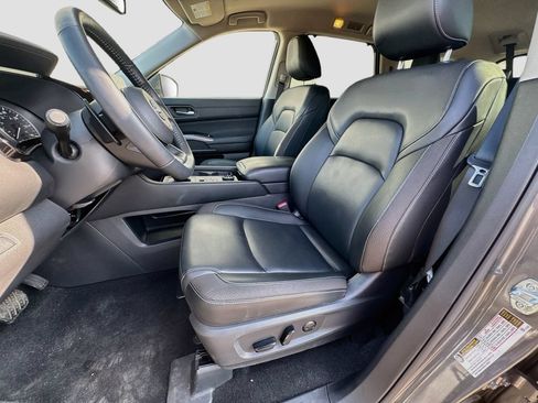 Used 2025 Nissan Pathfinder SL AWD/4WD image 23