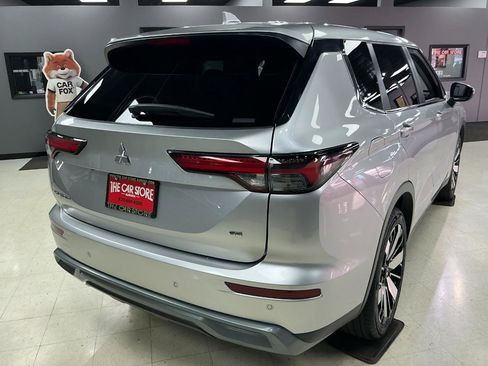 Used 2025 Mitsubishi Outlander AWD image 32