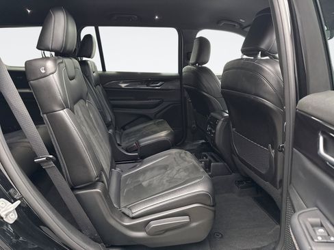 Used 2023 Jeep Grand Cherokee L Laredo image 18