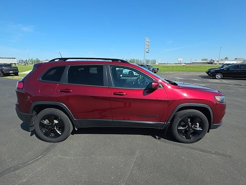Used 2019 Jeep Cherokee Latitude Plus AWD/4WD image 4