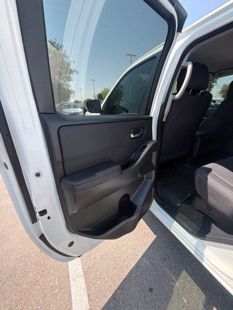 Certified 2024 Nissan Frontier SV AWD/4WD image 9