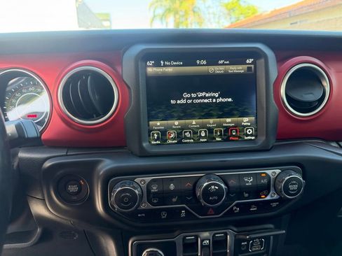 Used 2021 Jeep Wrangler Unlimited Rubicon AWD/4WD image 24