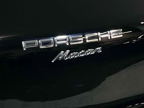 Used 2018 Porsche Macan AWD/4WD image 11