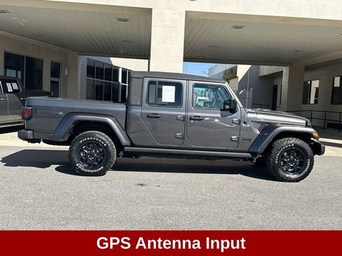 Used 2023 Jeep Gladiator Willys image 9