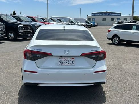 Used 2024 Honda Civic Touring image 4