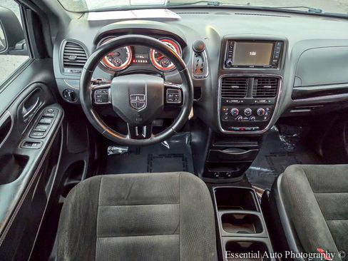 Used 2017 Dodge Grand Caravan SE image 16