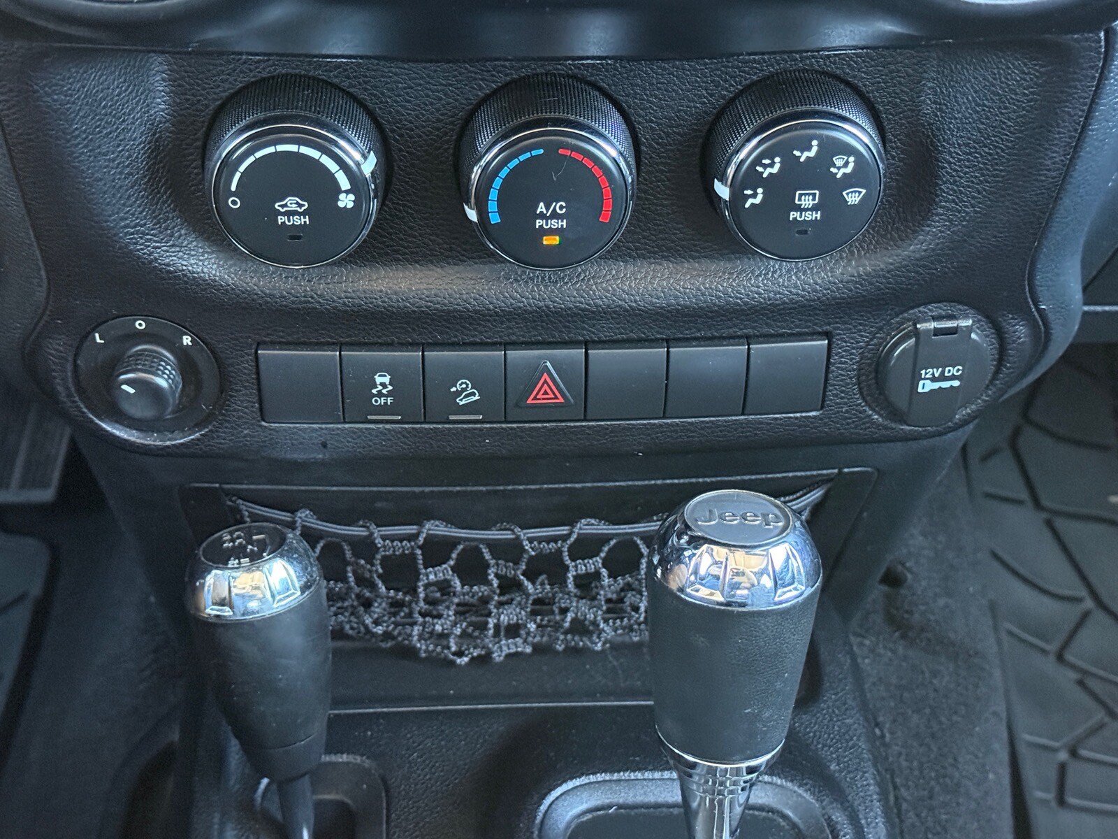Used 2012 Jeep Wrangler Unlimited Sport AWD/4WD image 18