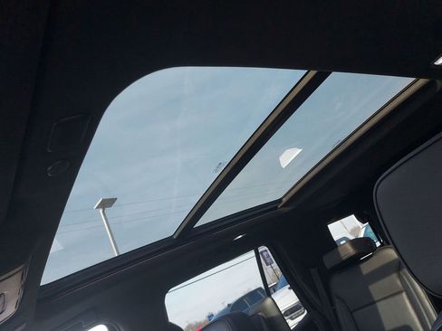 Used 2021 GMC Yukon Denali w/ Denali Premium Package image 28