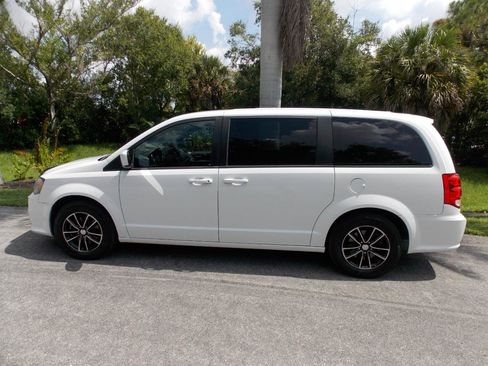 Used 2018 Dodge Grand Caravan SE FWD image 11