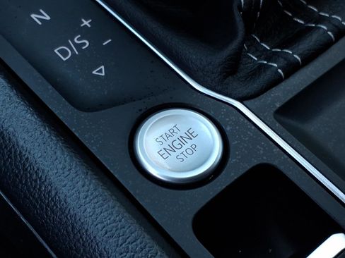 Certified 2023 Volkswagen Atlas SE w/ Black Wheel Package image 33