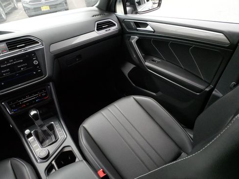 Certified 2023 Volkswagen Tiguan SE R-Line AWD/4WD image 11