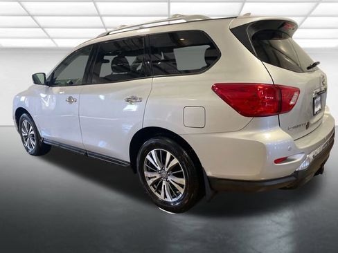 Used 2020 Nissan Pathfinder S image 3