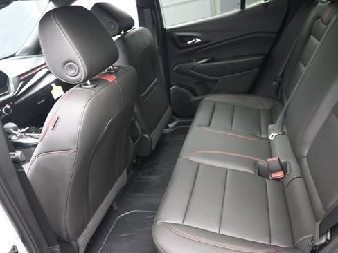 New 2026 Chevrolet Trax RS w/ Sunroof Package FWD image 9