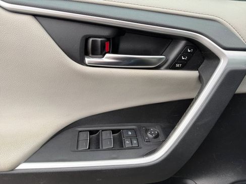 Used 2022 Toyota RAV4 Limited image 23