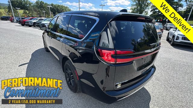 Used 2025 Chrysler Pacifica Select FWD image 8