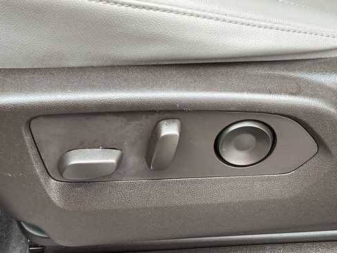 Used 2021 Chevrolet Tahoe Z71 w/ Z71 Off-Road Package image 18