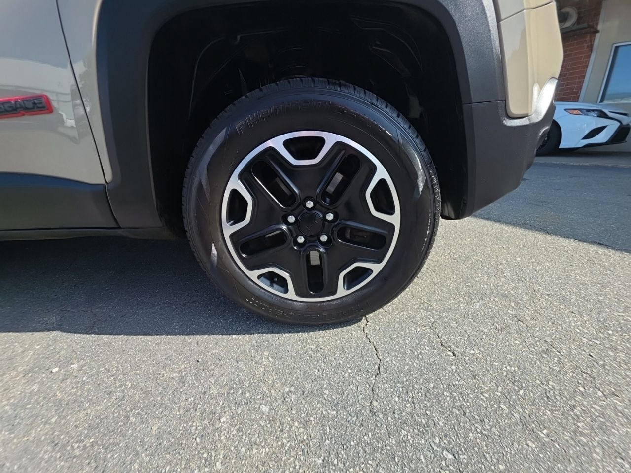 Used 2016 Jeep Renegade Trailhawk AWD/4WD image 8
