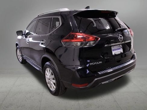 Used 2018 Nissan Rogue SV w/ Premium Package image 3