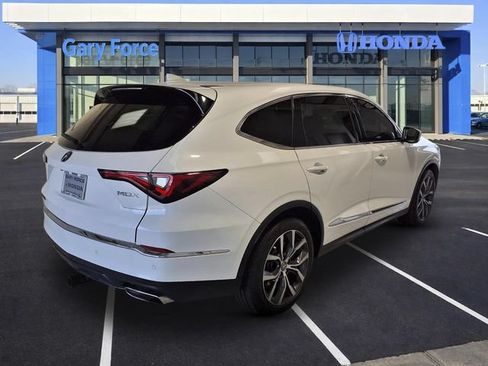 Used 2022 Acura MDX w/ Technology Package FWD image 2