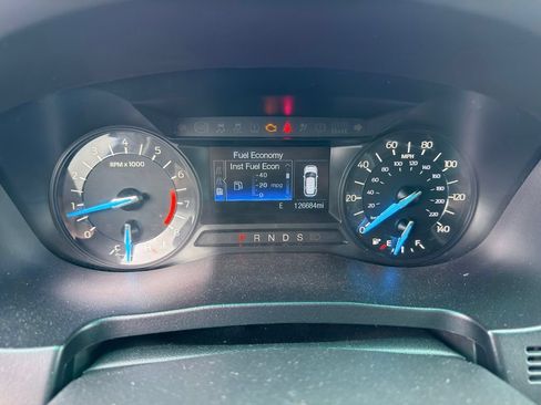 Used 2017 Ford Explorer XLT FWD image 38