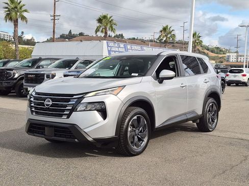 Used 2024 Nissan Rogue SV FWD image 1