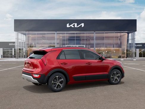 Certified 2025 Kia Niro LX image 6