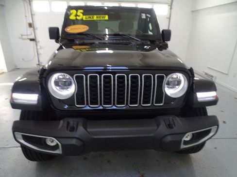 Certified 2025 Jeep Wrangler Unlimited Sahara w/ Safety Group AWD/4WD image 23
