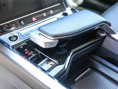 Used 2023 Audi e-tron Premium Plus w/ Premium Plus Package image 20