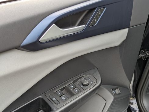 Used 2022 Volkswagen Taos SE image 11