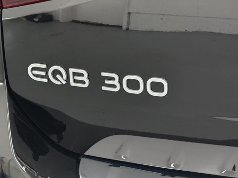 Used 2023 Mercedes-Benz EQB 300 4MATIC image 25