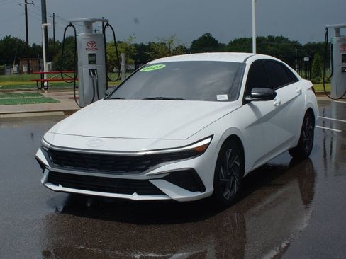Used 2025 Hyundai Elantra Sport FWD image 21