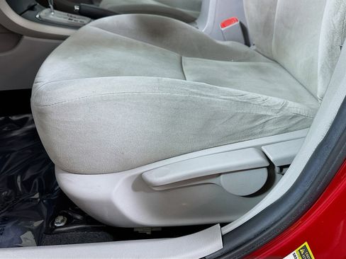 Used 2010 Toyota Corolla LE image 17