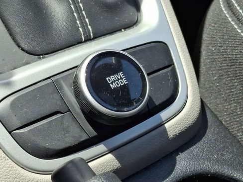 Used 2022 Hyundai Venue SEL w/ Cargo Package image 25