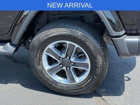 Used 2022 Jeep Wrangler Unlimited Sahara AWD/4WD image 7