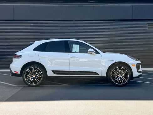 Certified 2026 Porsche Macan AWD/4WD image 8