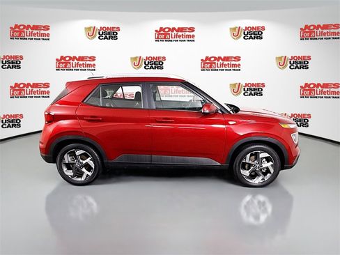 Used 2025 Hyundai Venue SEL image 16