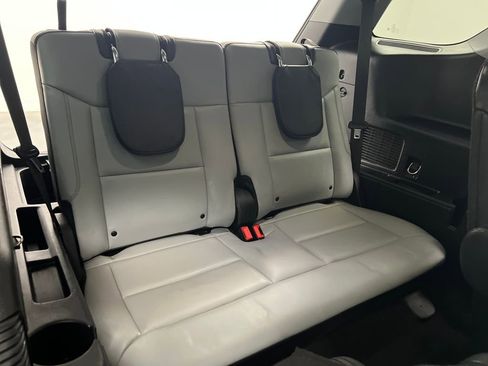 Used 2021 Ford Explorer XLT w/ Equipment Group 202A image 31