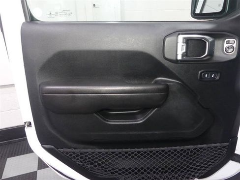 Used 2018 Jeep Wrangler Unlimited Sport S AWD/4WD image 17