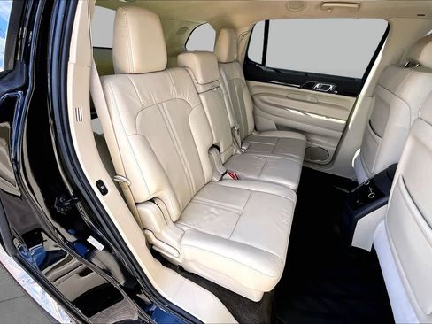 Used 2018 Lincoln MKT AWD image 20