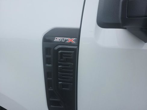 Used 2023 Ford F250 XL w/ STX Appearance Package image 4