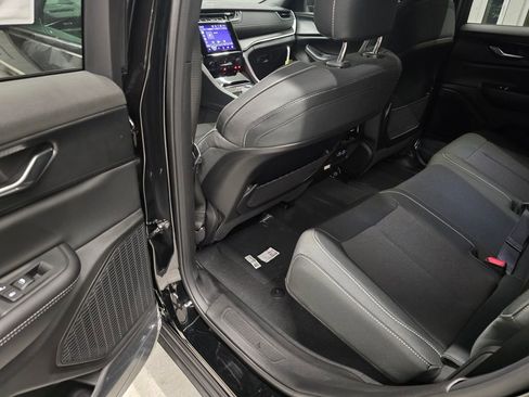 New 2025 Jeep Grand Cherokee Laredo w/ Luxury Tech Group I RWD image 27