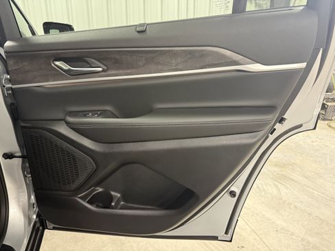 New 2025 Jeep Grand Cherokee L Limited image 10