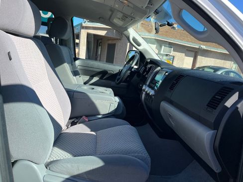 Used 2011 Toyota Tundra 4x4 CrewMax image 17