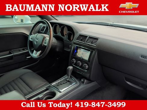 Used 2013 Dodge Challenger SXT RWD image 10