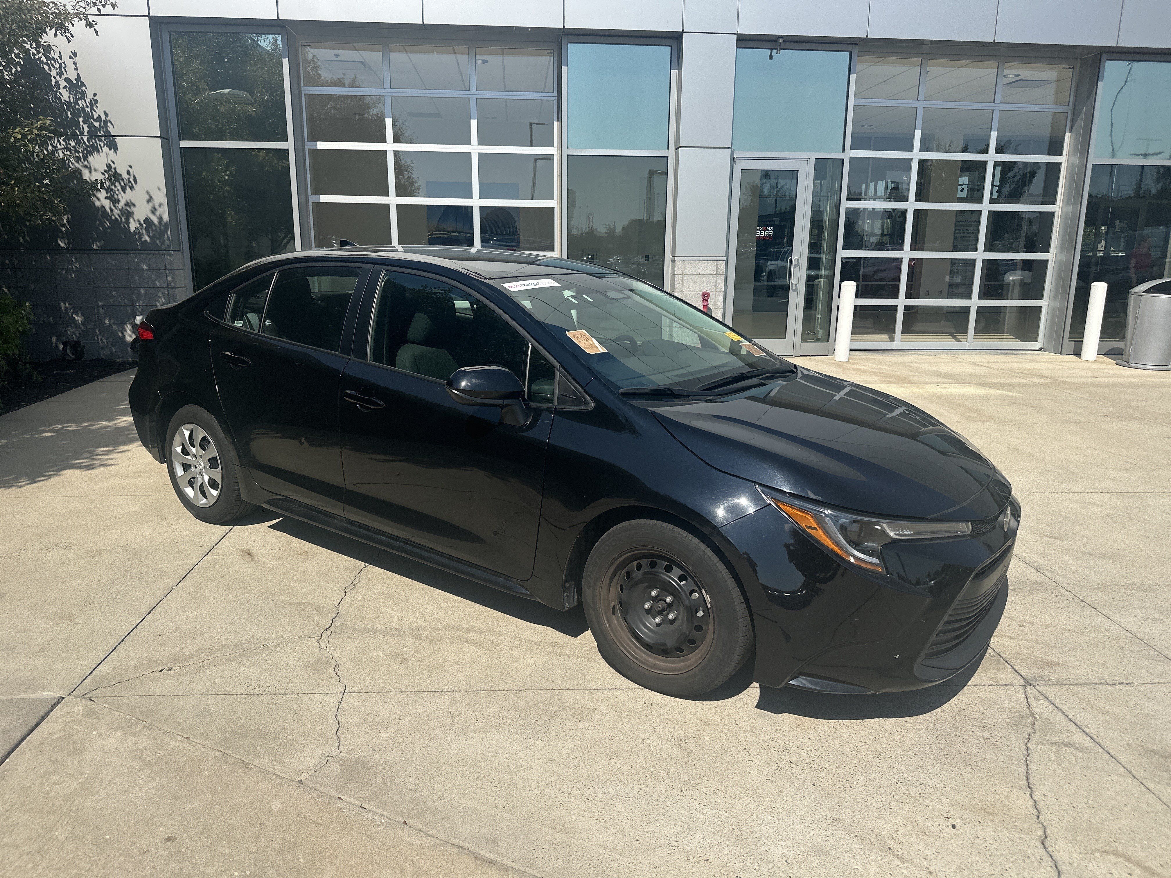 Used 2025 Toyota Corolla LE FWD image 2